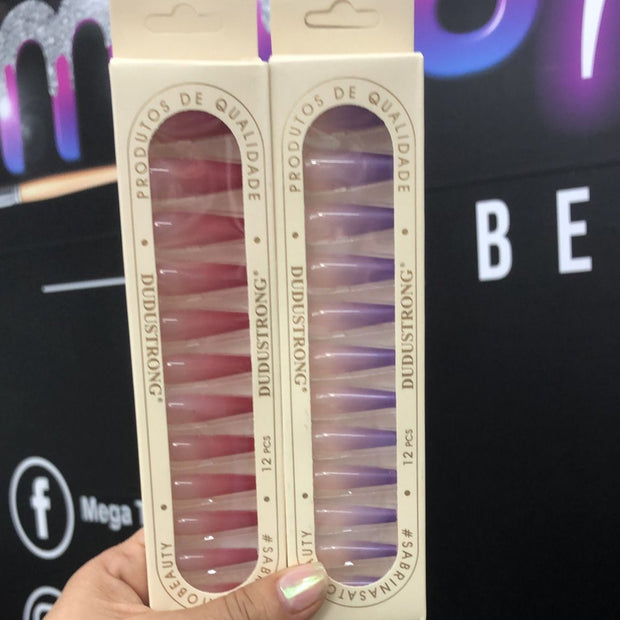 Uñas stiletto decoradas